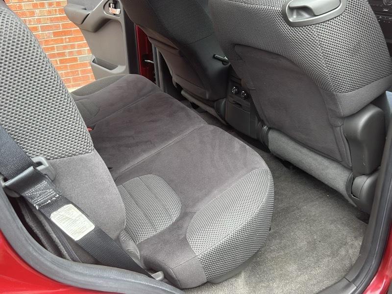 Nissan Pathfinder SE 4D SUV 4X4 2010