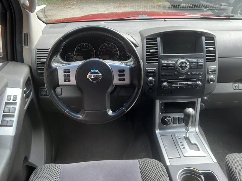 Nissan Pathfinder SE 4D SUV 4X4 2010