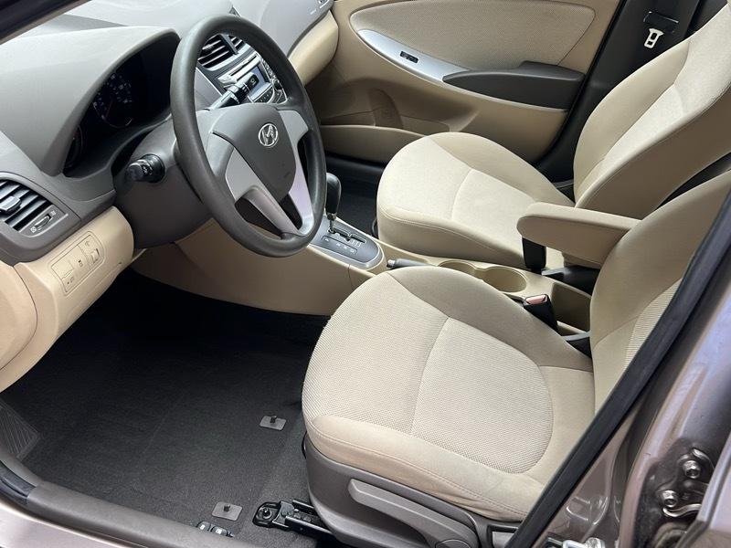 Hyundai Accent GLS 4-Door 2012