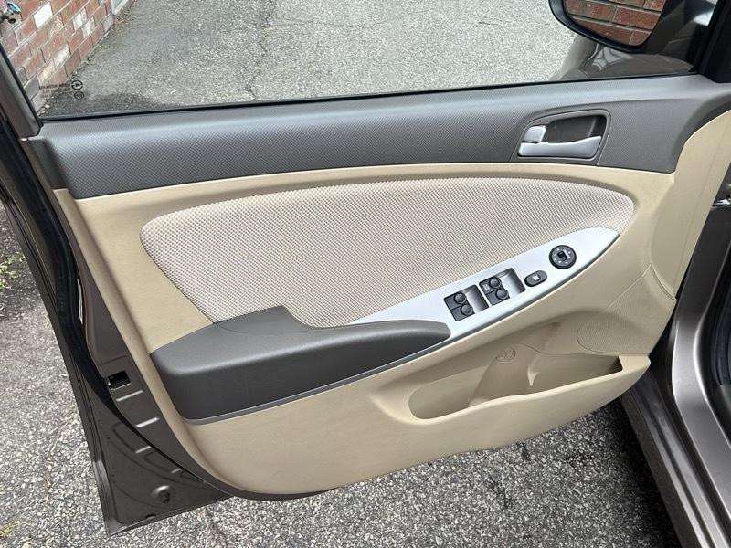 Hyundai Accent GLS 4-Door 2012