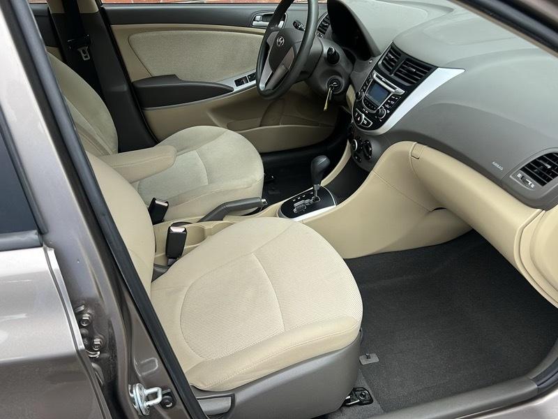 Hyundai Accent GLS 4-Door 2012