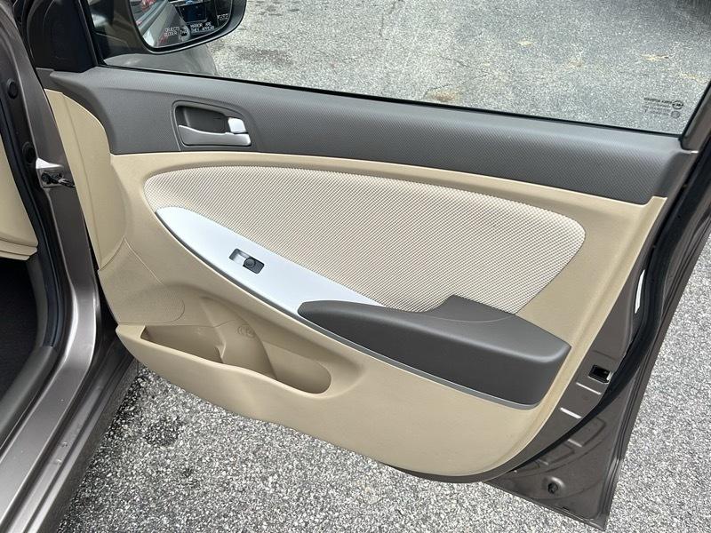 Hyundai Accent GLS 4-Door 2012