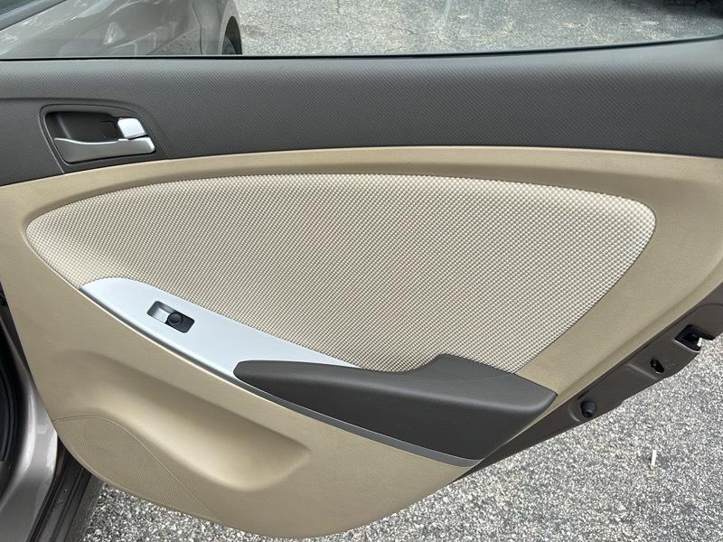 Hyundai Accent GLS 4-Door 2012