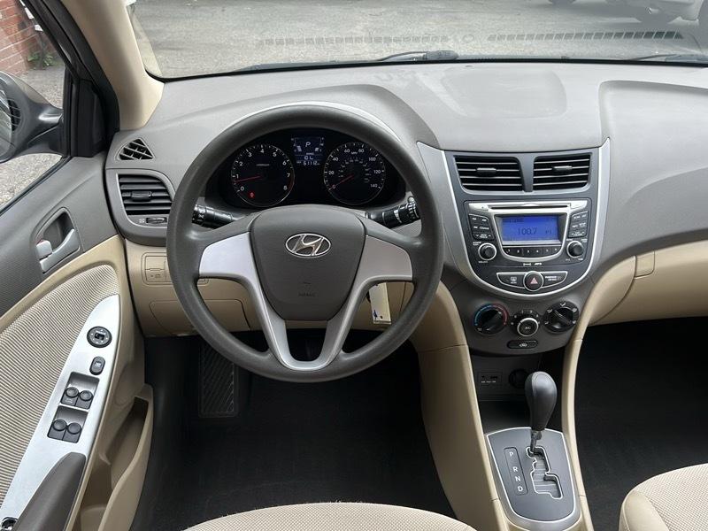 Hyundai Accent GLS 4-Door 2012