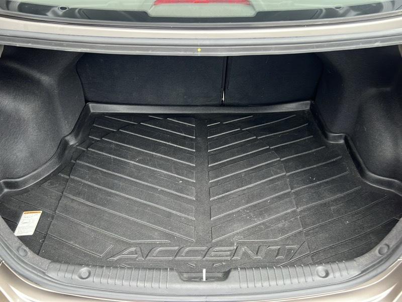 Hyundai Accent GLS 4-Door 2012