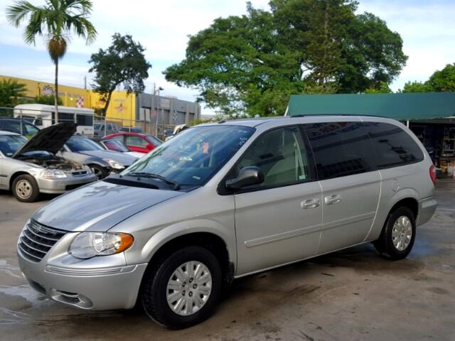 Chrysler Town & Country LX 2006