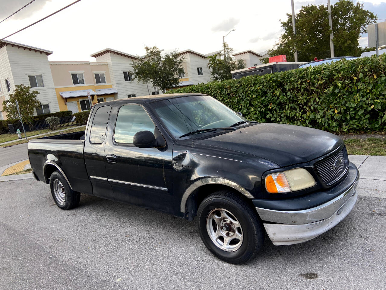 1999 Ford F-150 Lariat SuperCab Long Bed 2WD