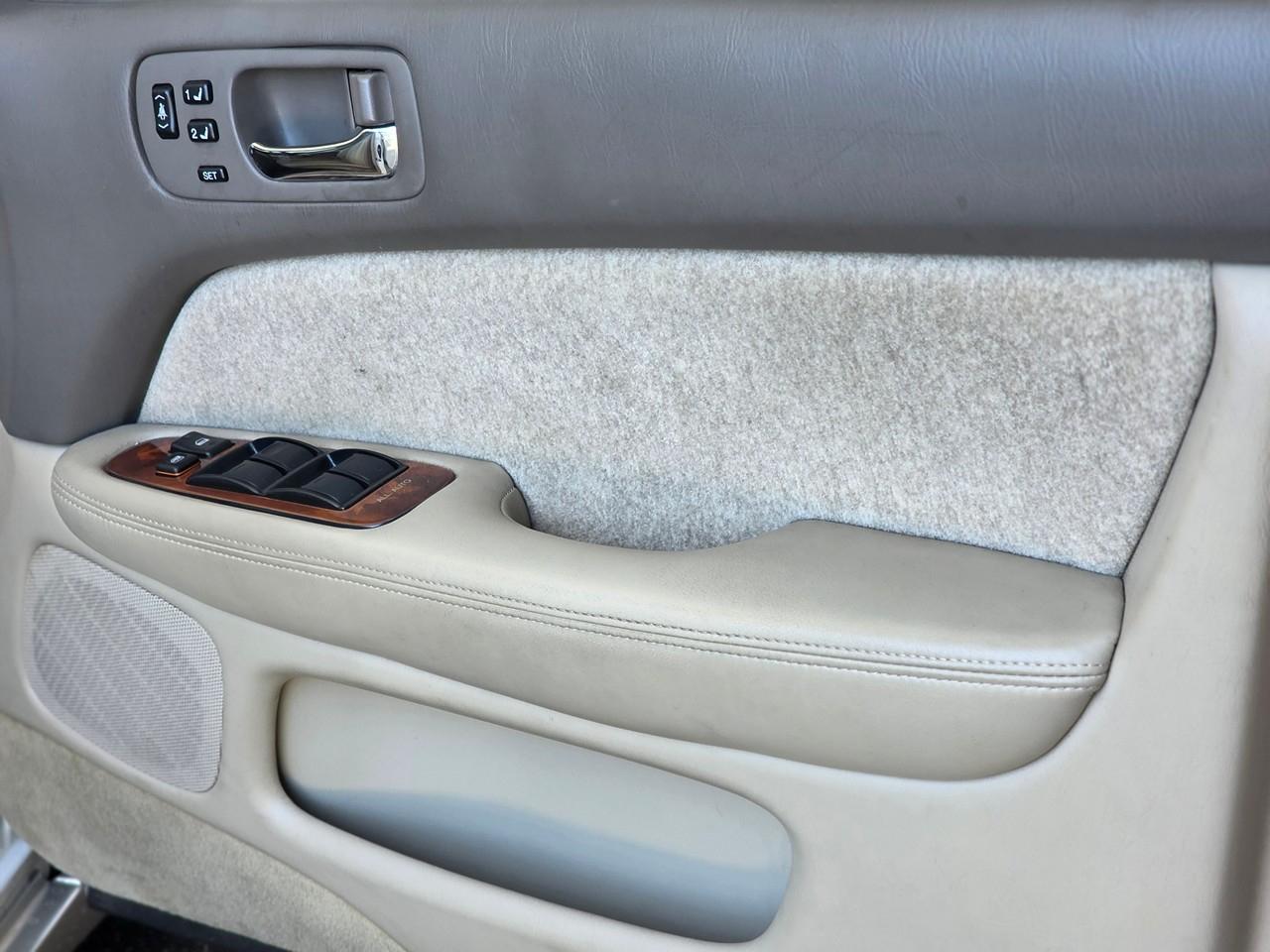 Toyota Celsior  1999