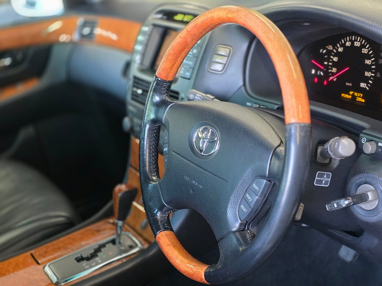 Toyota Celsior  2001