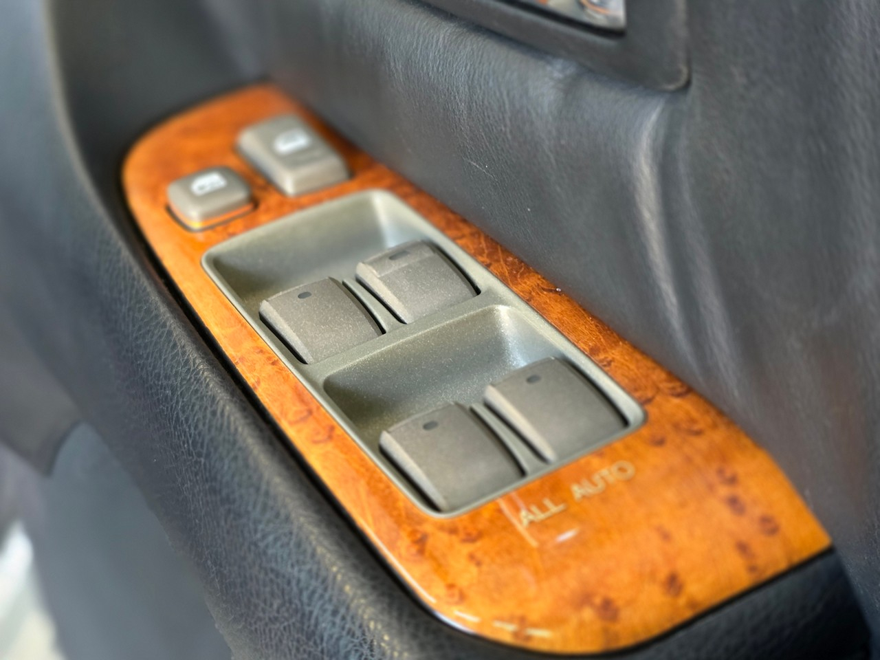 Toyota Celsior  2001