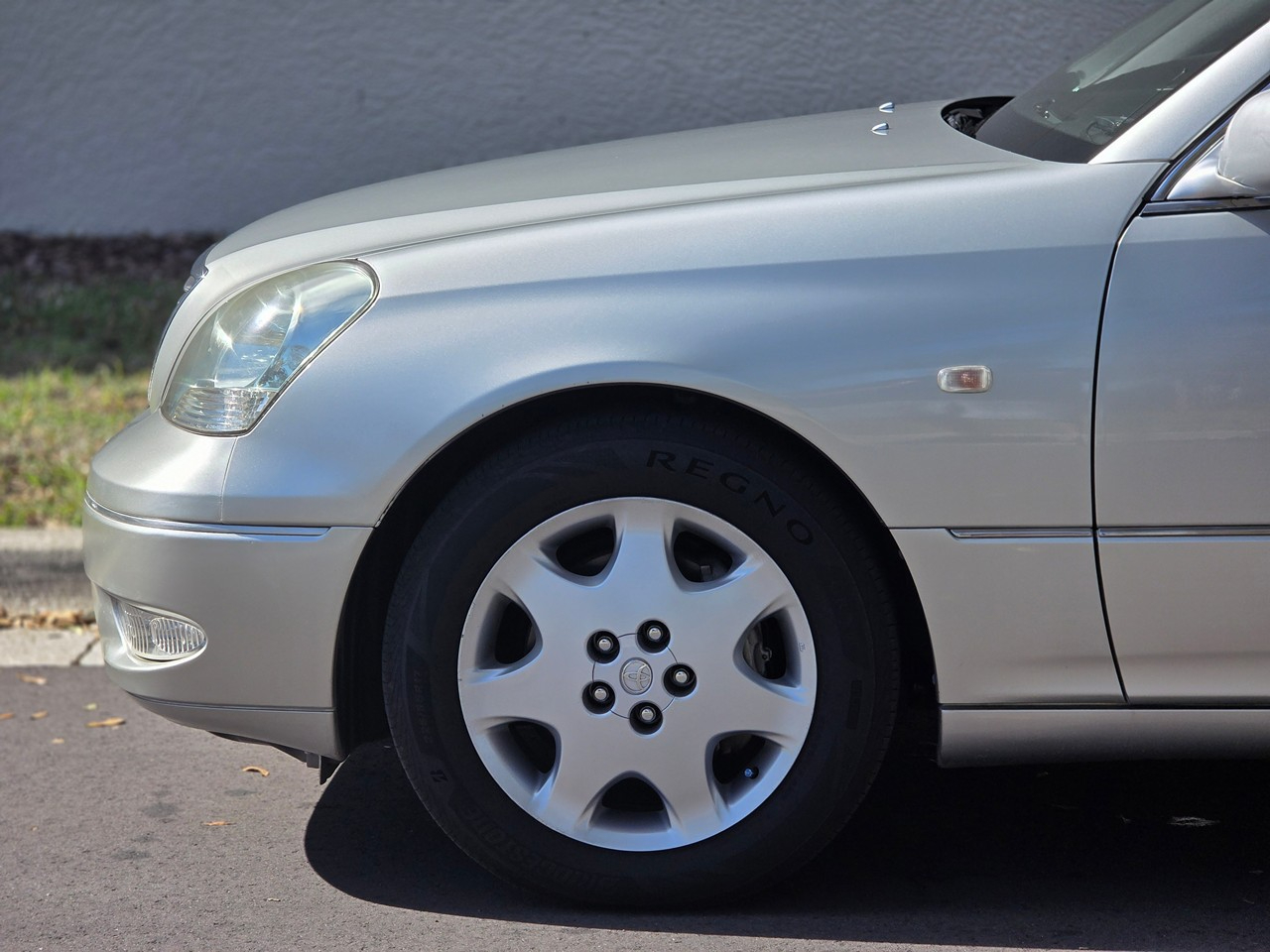 Toyota Celsior  2001