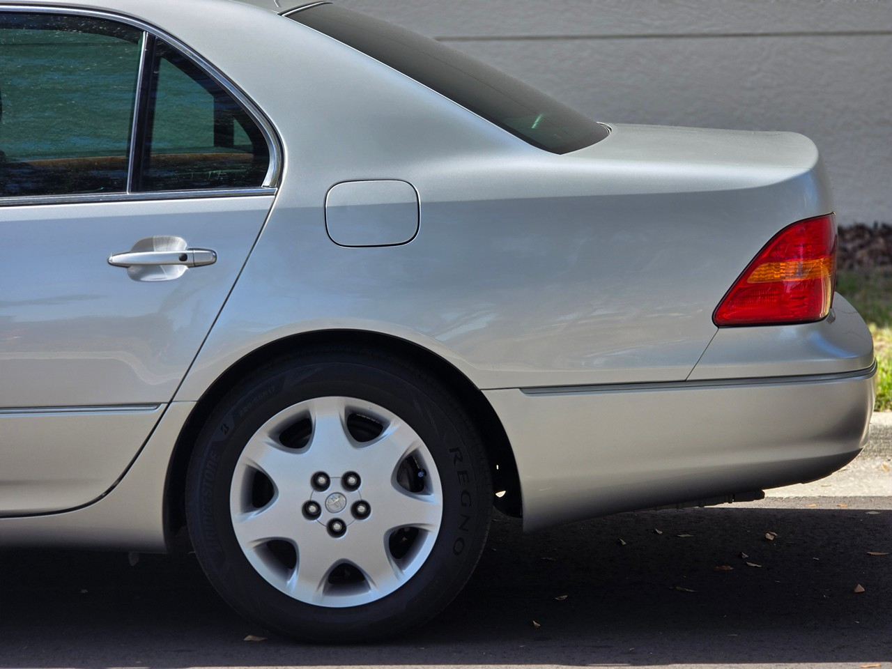 Toyota Celsior  2001