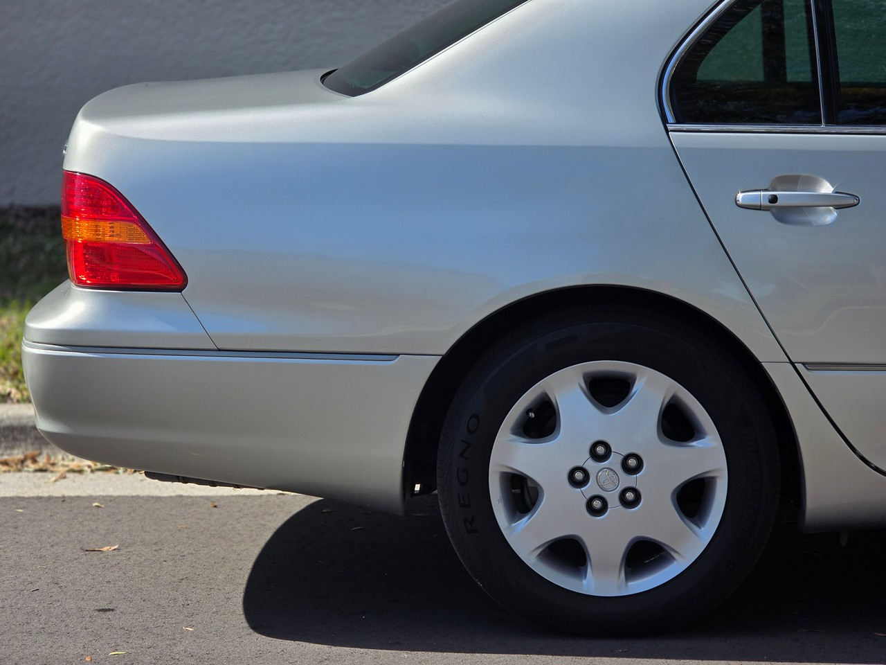 Toyota Celsior  2001