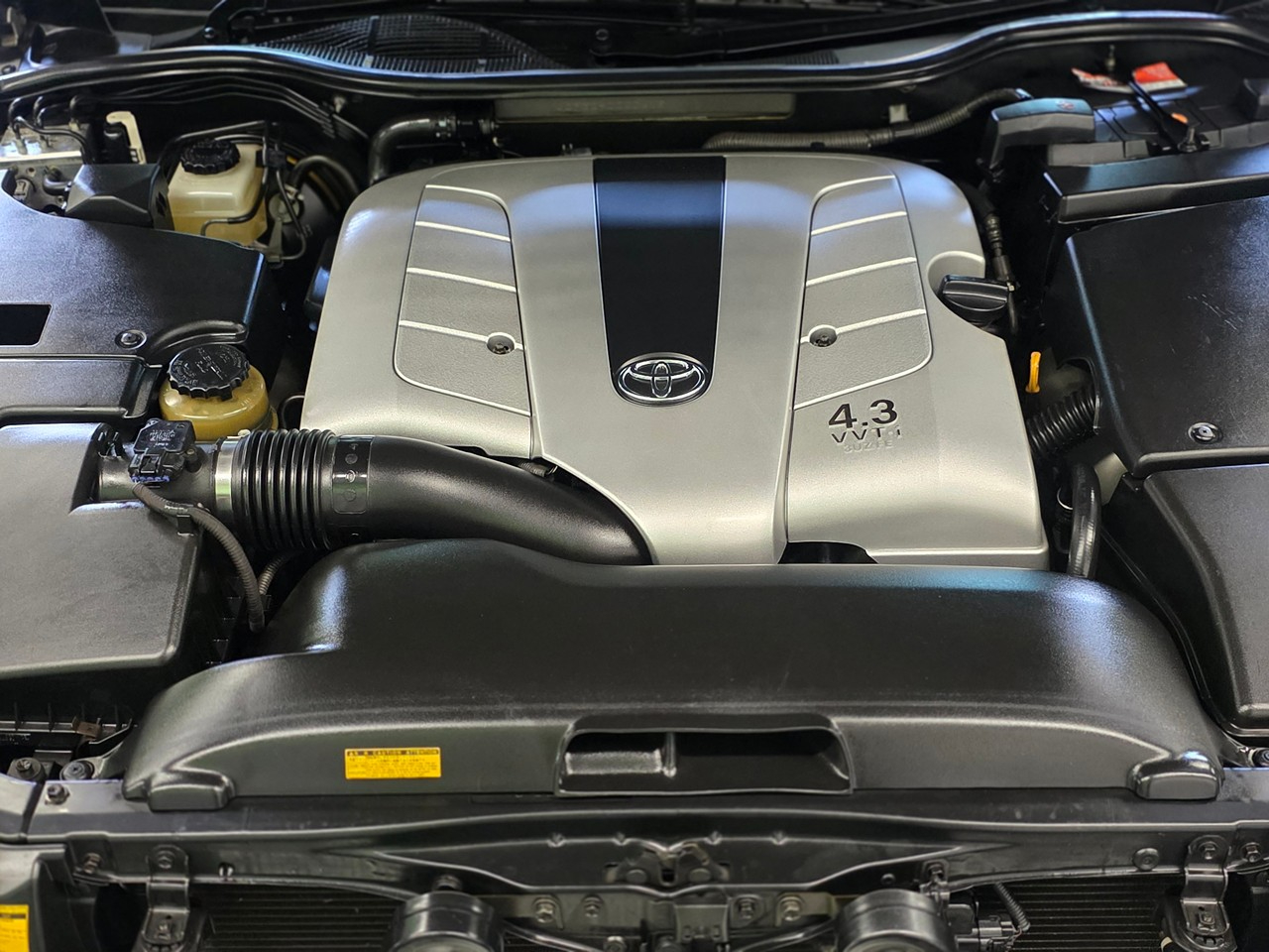 Toyota Celsior  2001