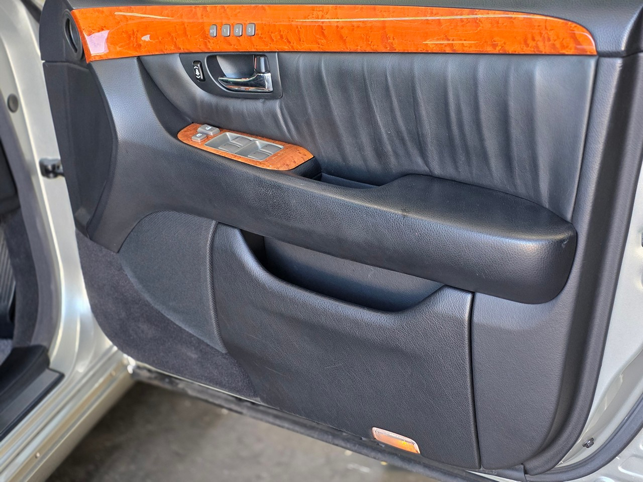 Toyota Celsior  2001