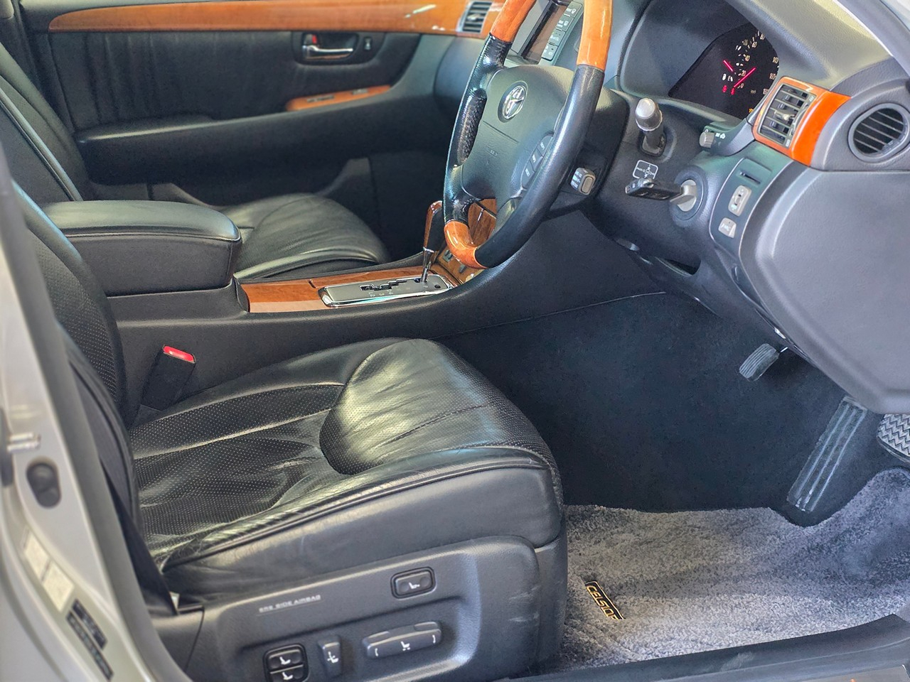 Toyota Celsior  2001