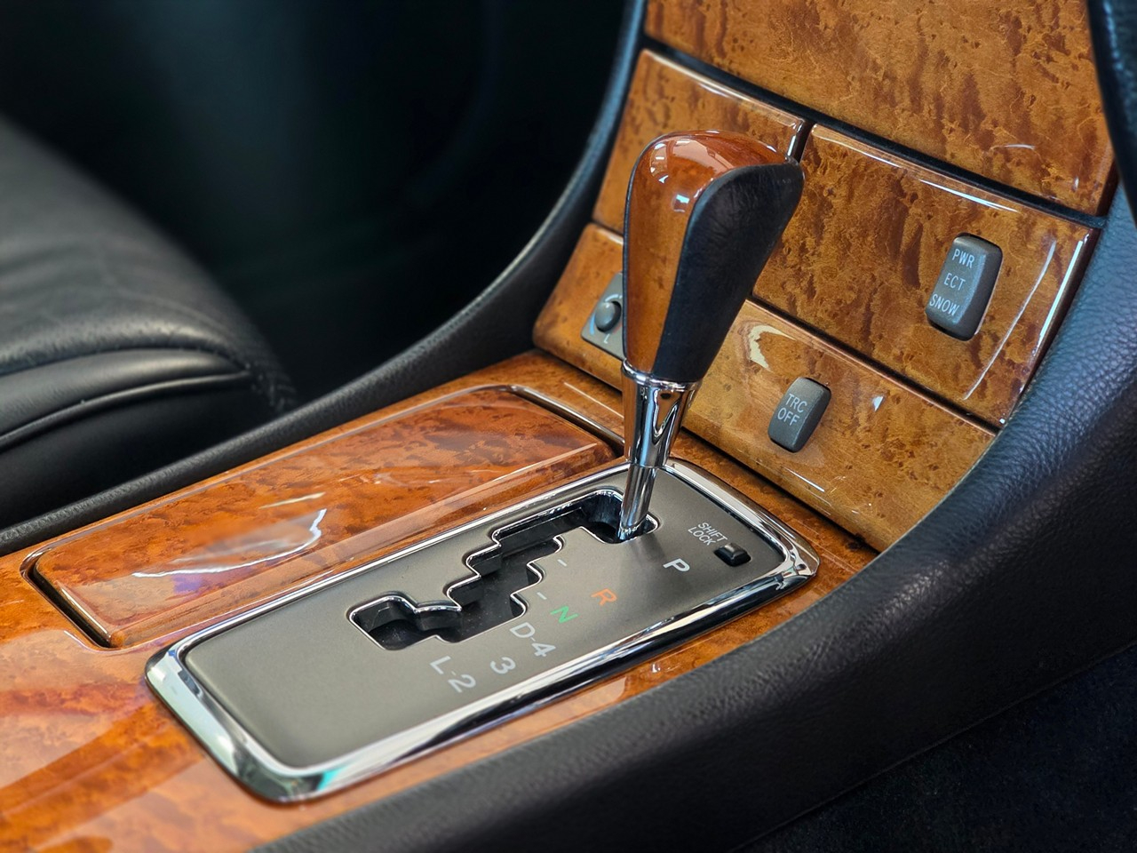 Toyota Celsior  2001