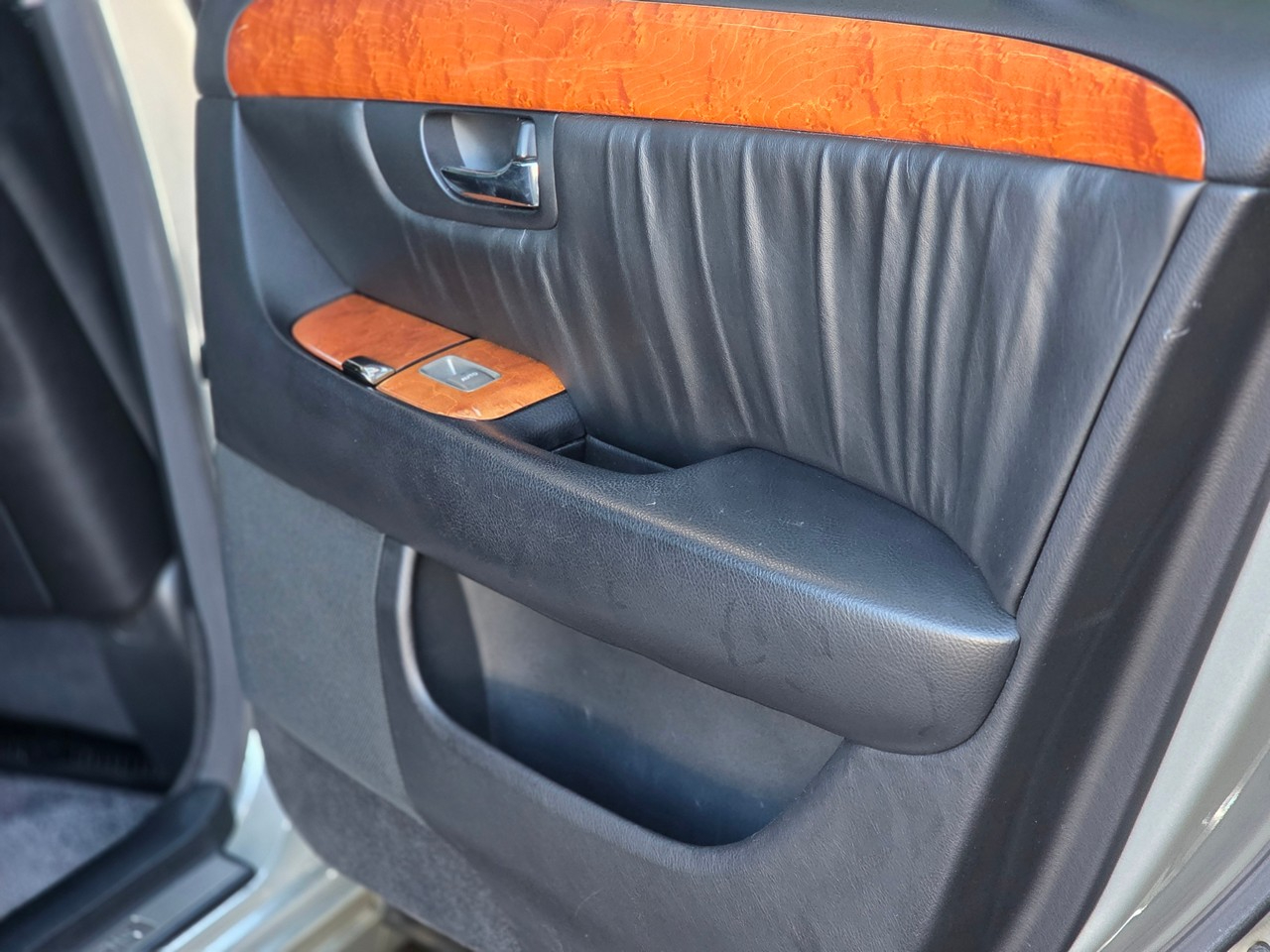 Toyota Celsior  2001