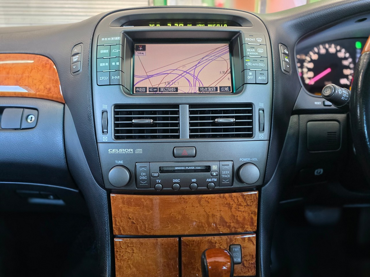 Toyota Celsior  2001