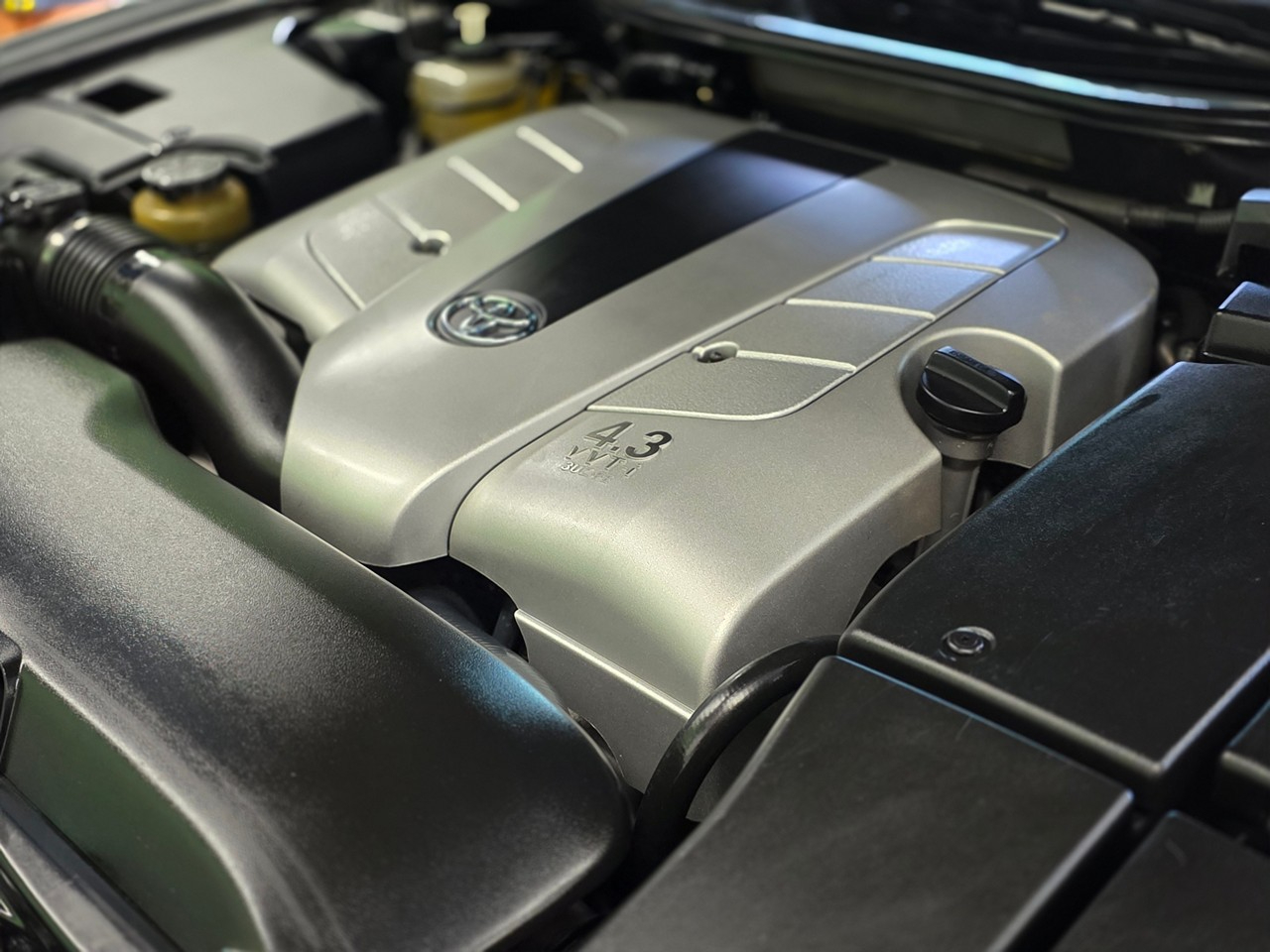 Toyota Celsior  2001