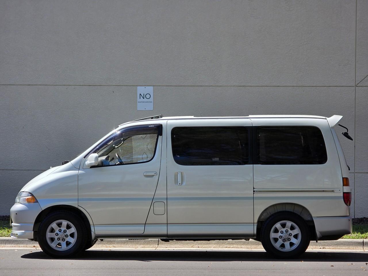 Toyota Granvia  1996