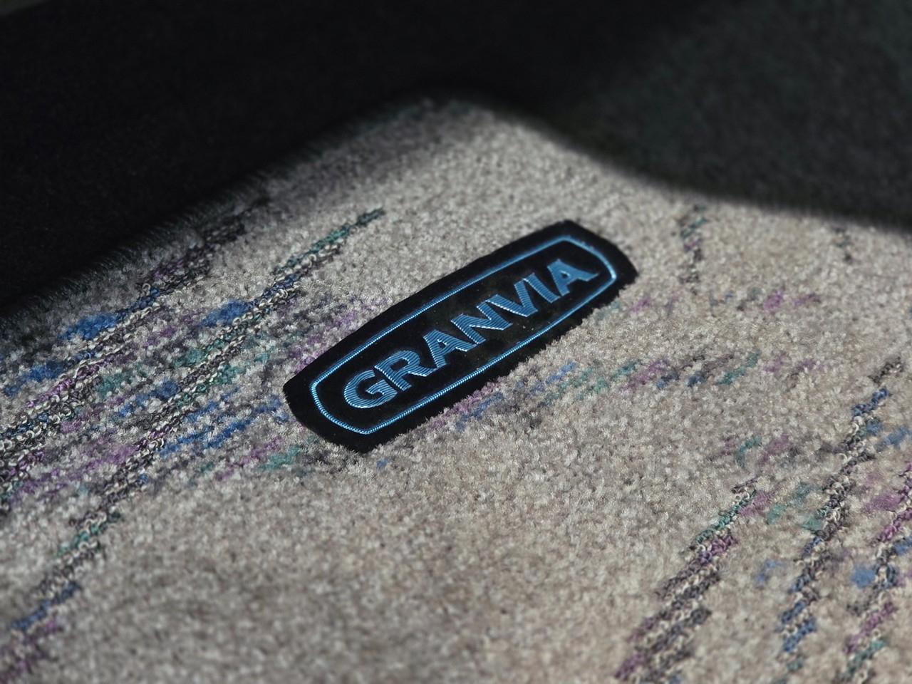 Toyota Granvia  1996