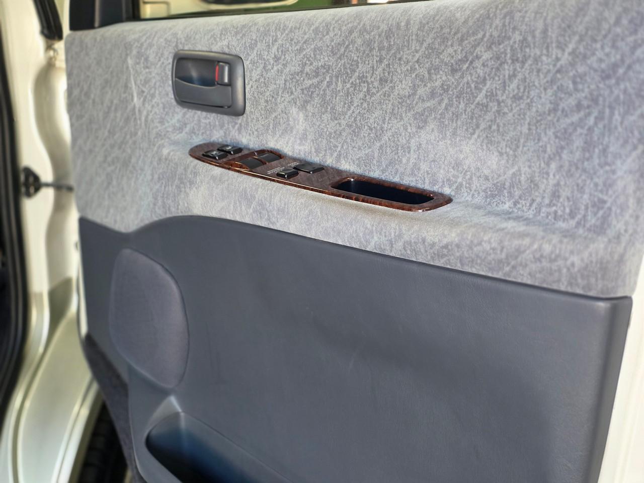 Toyota Granvia  1996