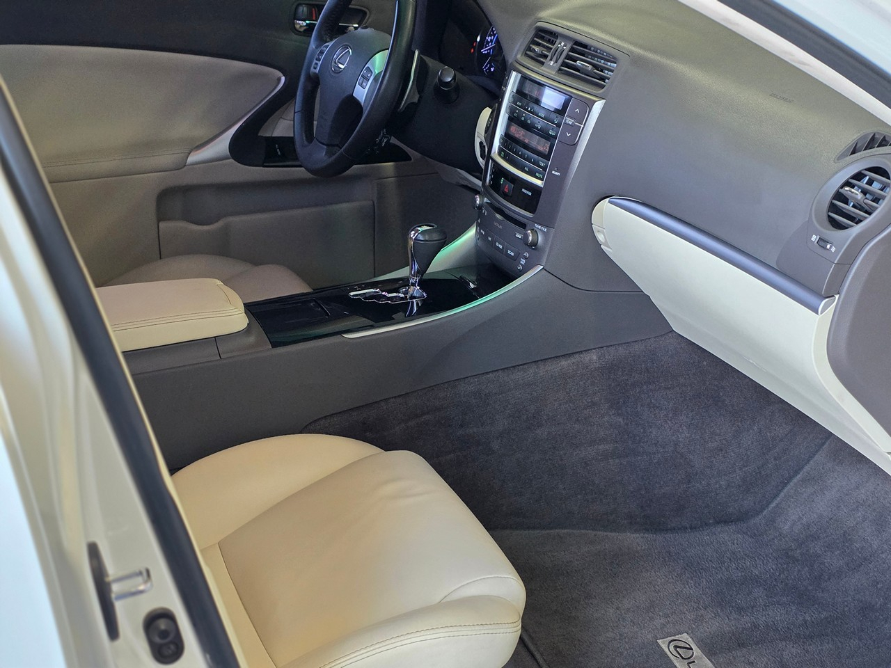 Lexus IS 250 RWD 2011