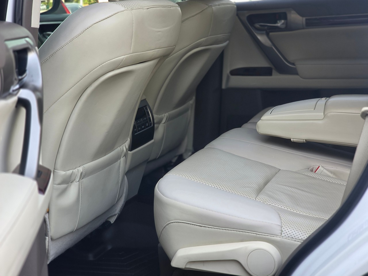 Lexus GX 460 Sport Utility 2011