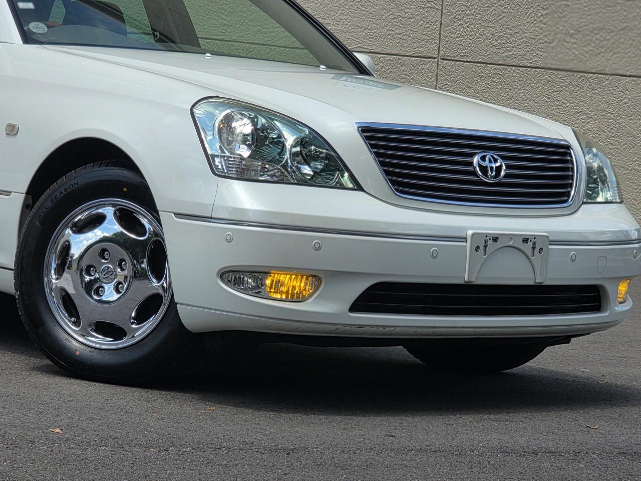 Toyota Celsior  2000