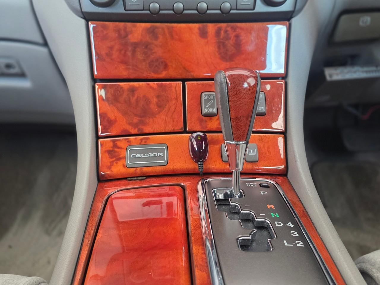 Toyota Celsior  2000
