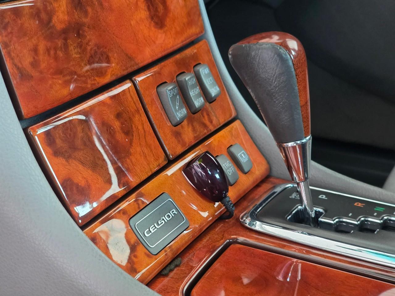 Toyota Celsior  2000