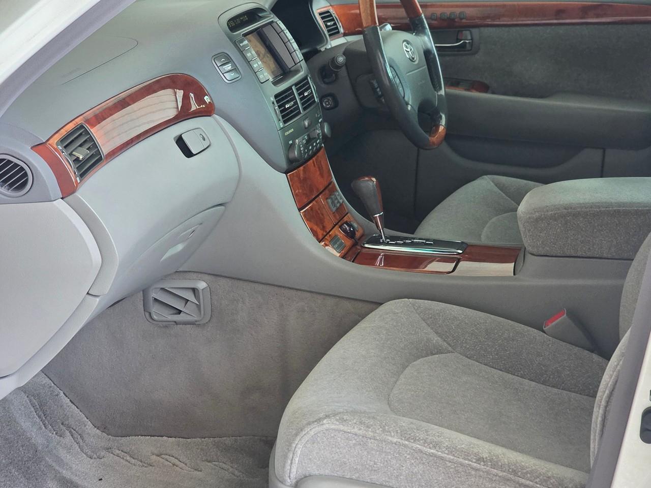 Toyota Celsior  2000