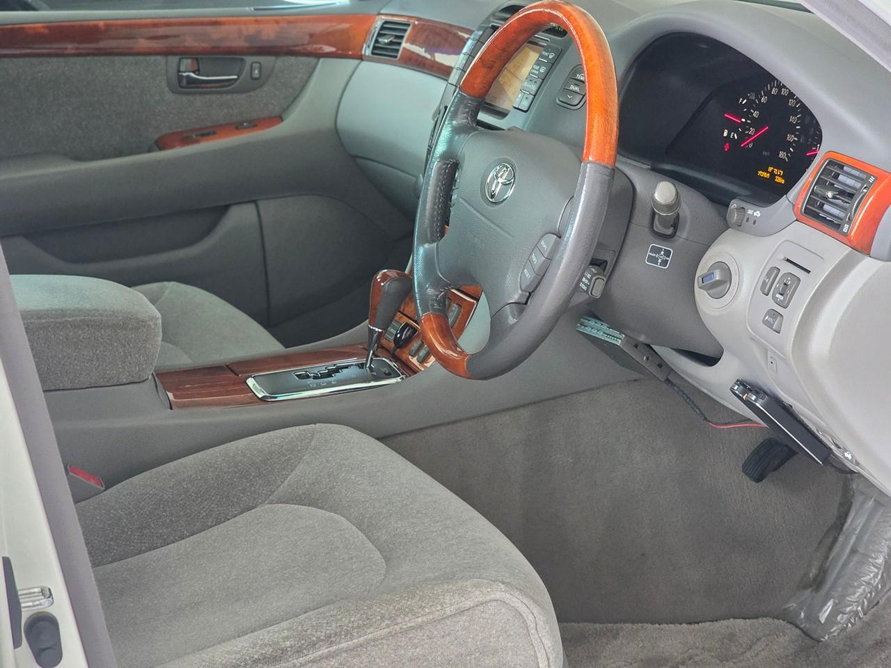 Toyota Celsior  2000