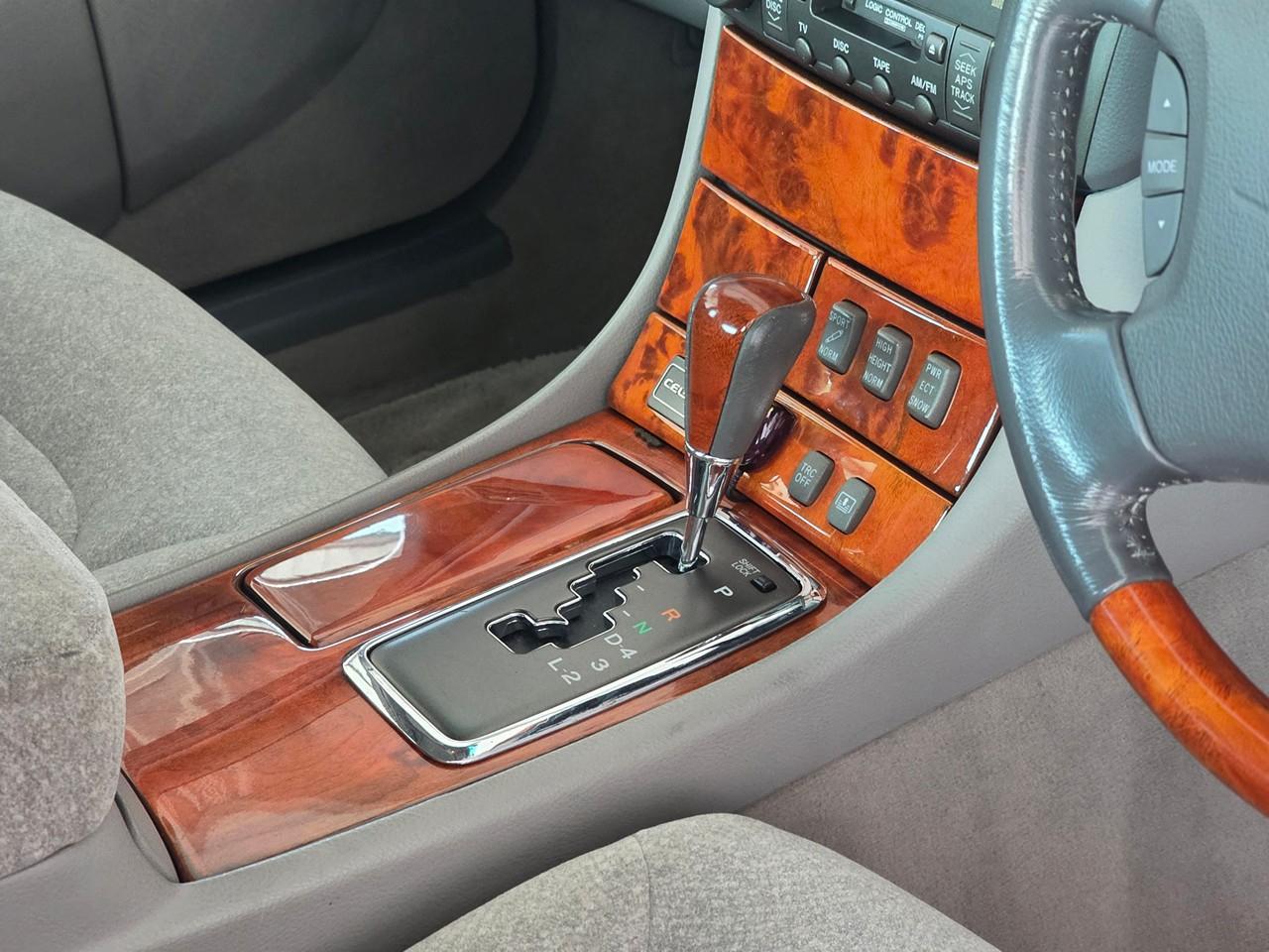 Toyota Celsior  2000