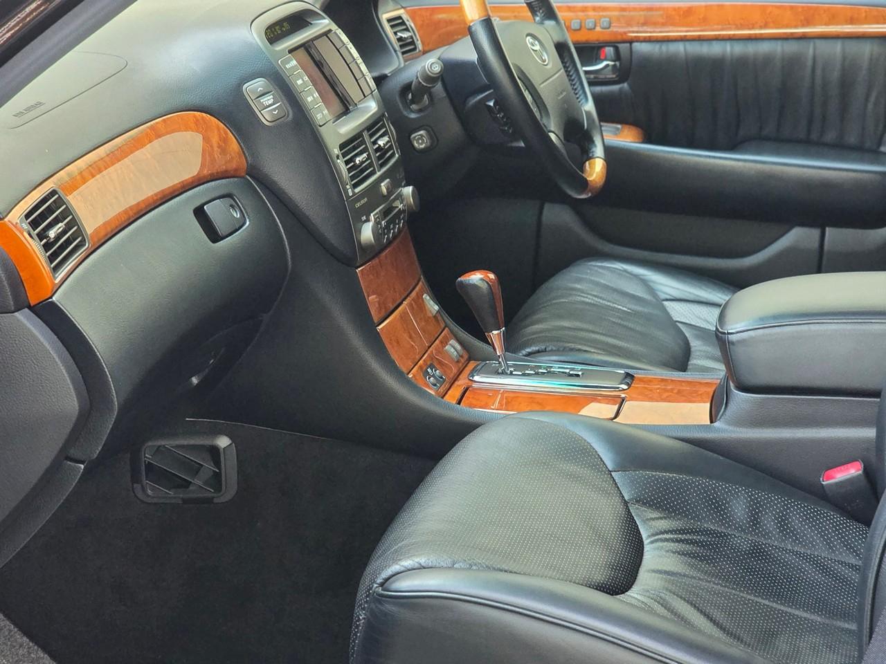 Toyota Celsior  2000