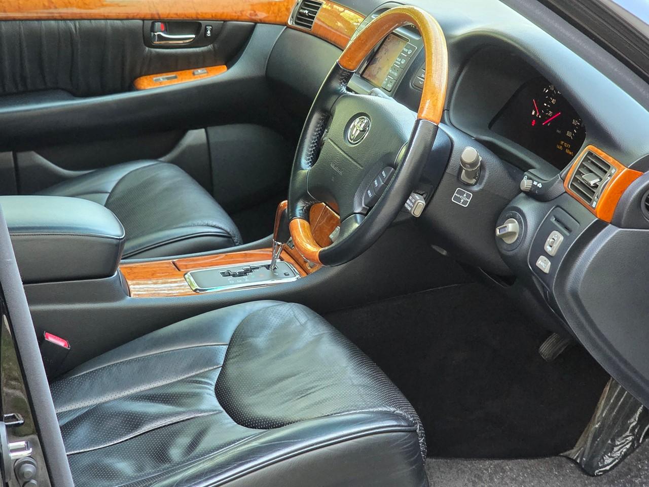 Toyota Celsior  2000