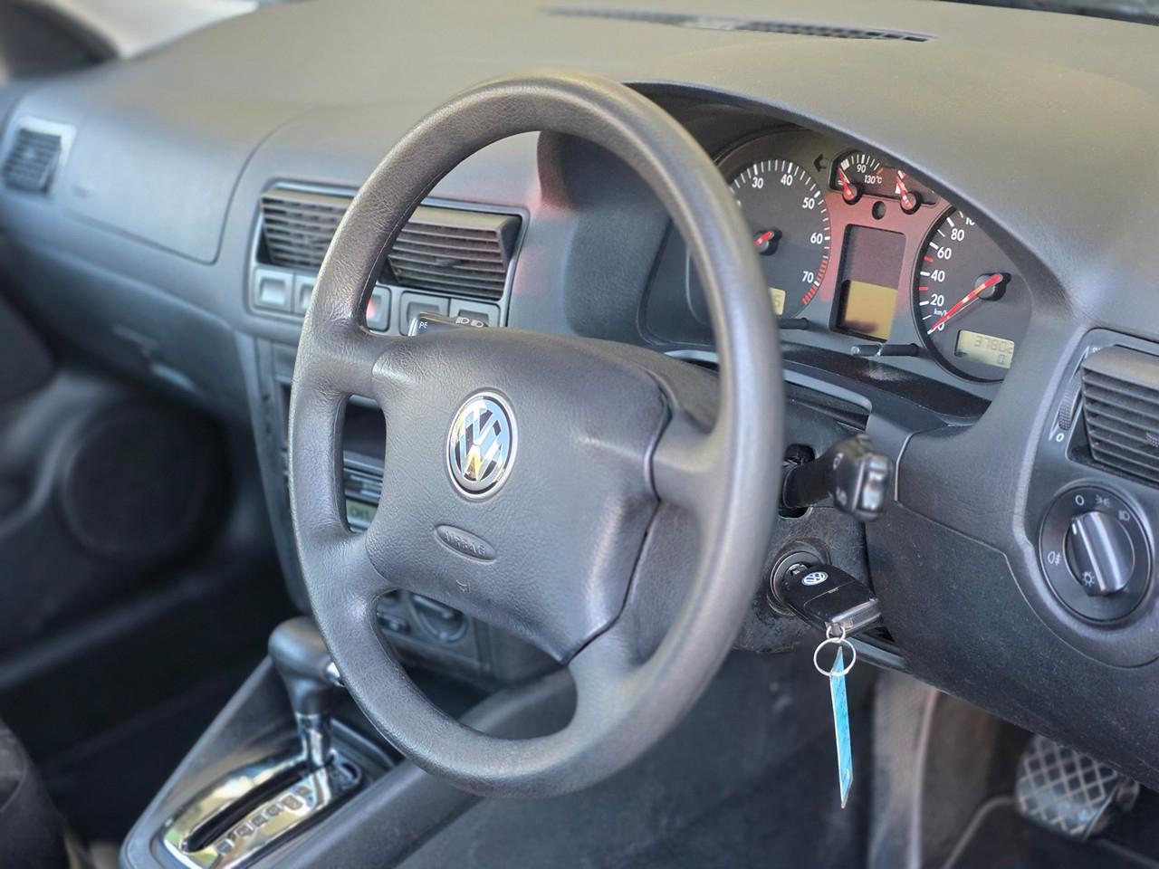 Volkswagen Golf  2000