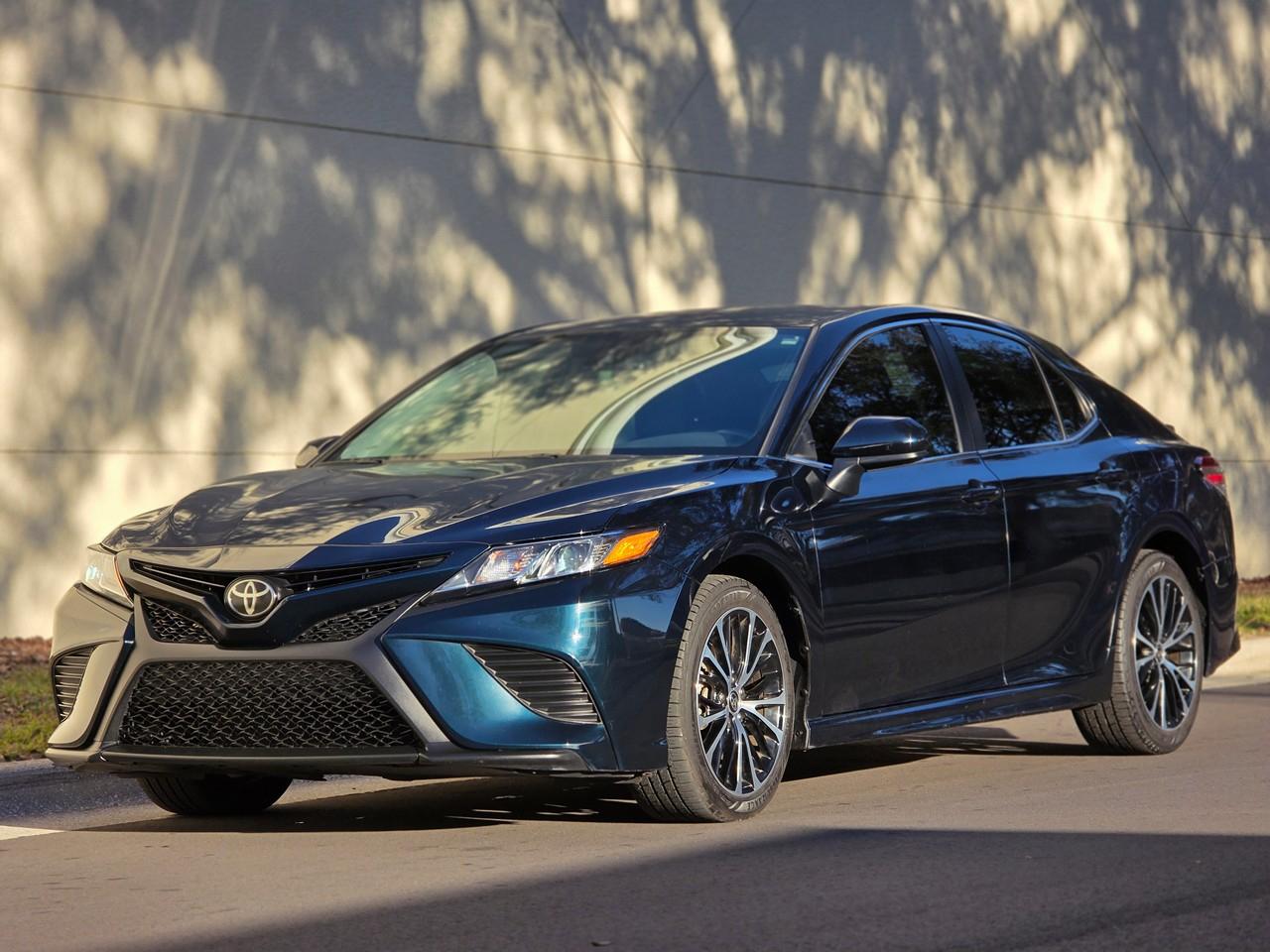 Toyota Camry SE 2020