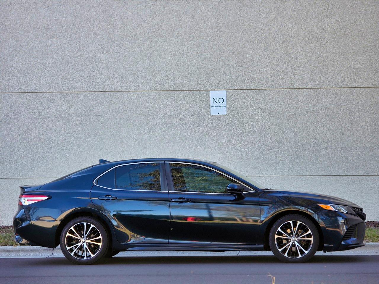 Toyota Camry SE 2020