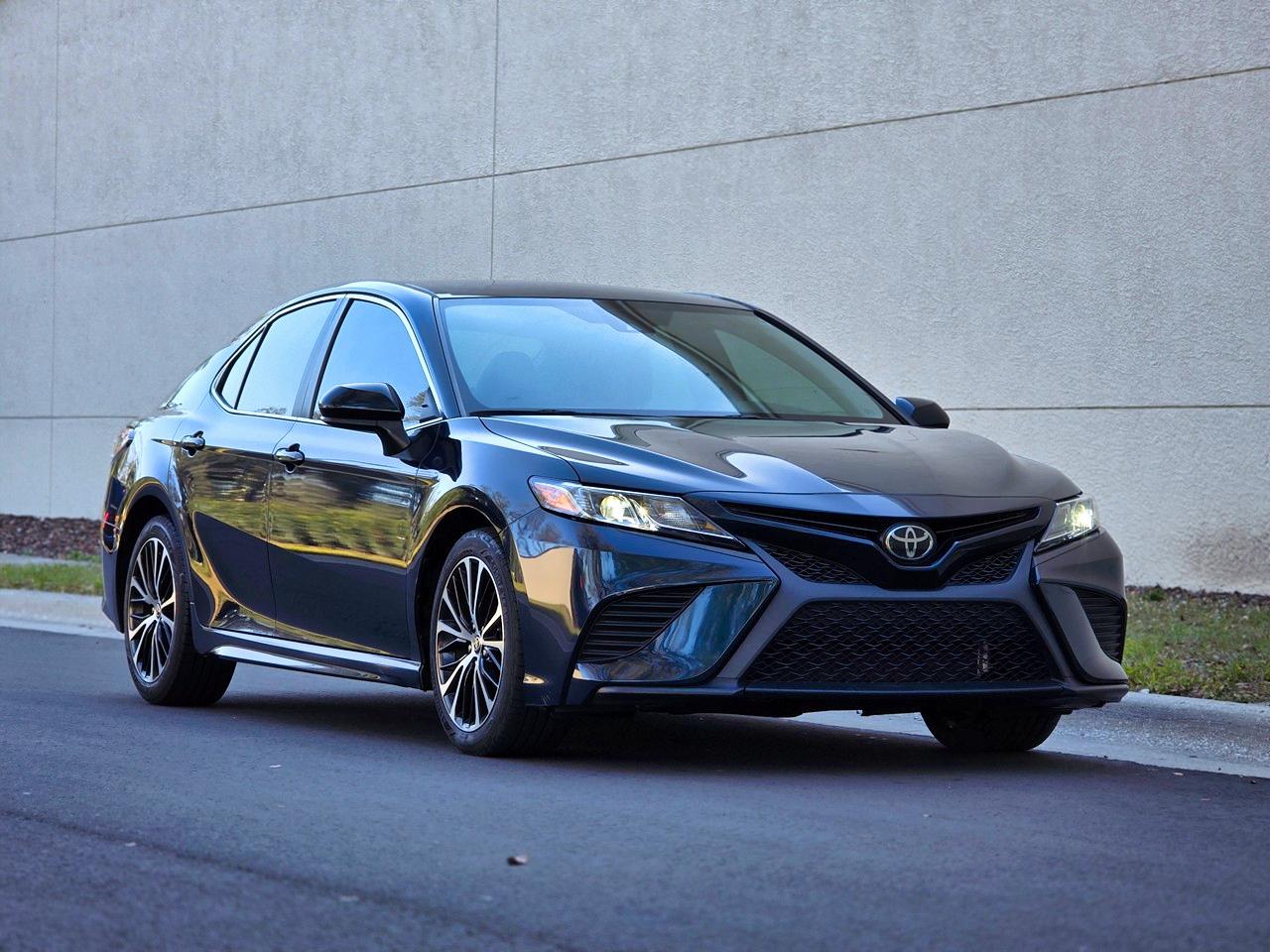 Toyota Camry SE 2020