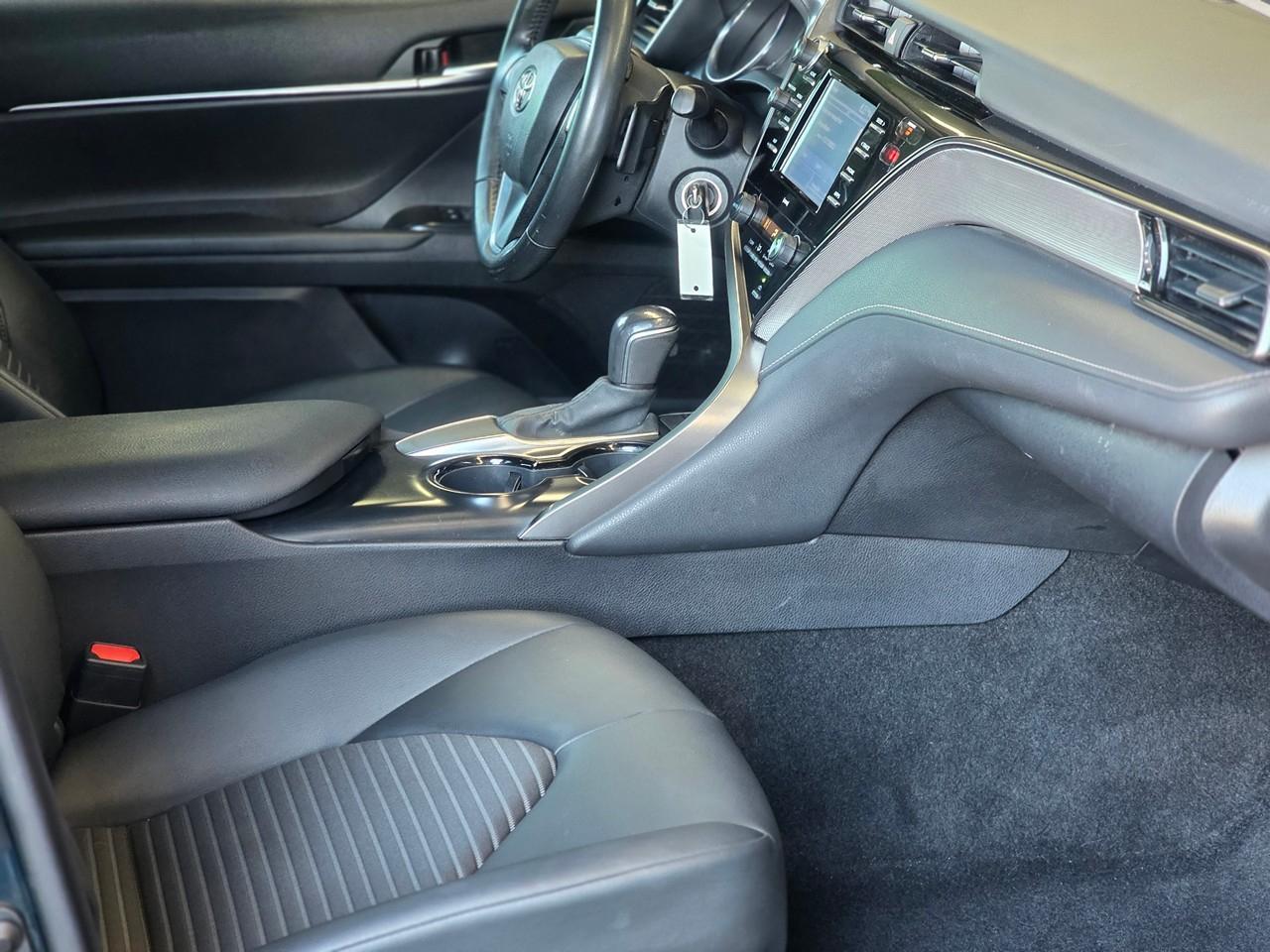 Toyota Camry SE 2020