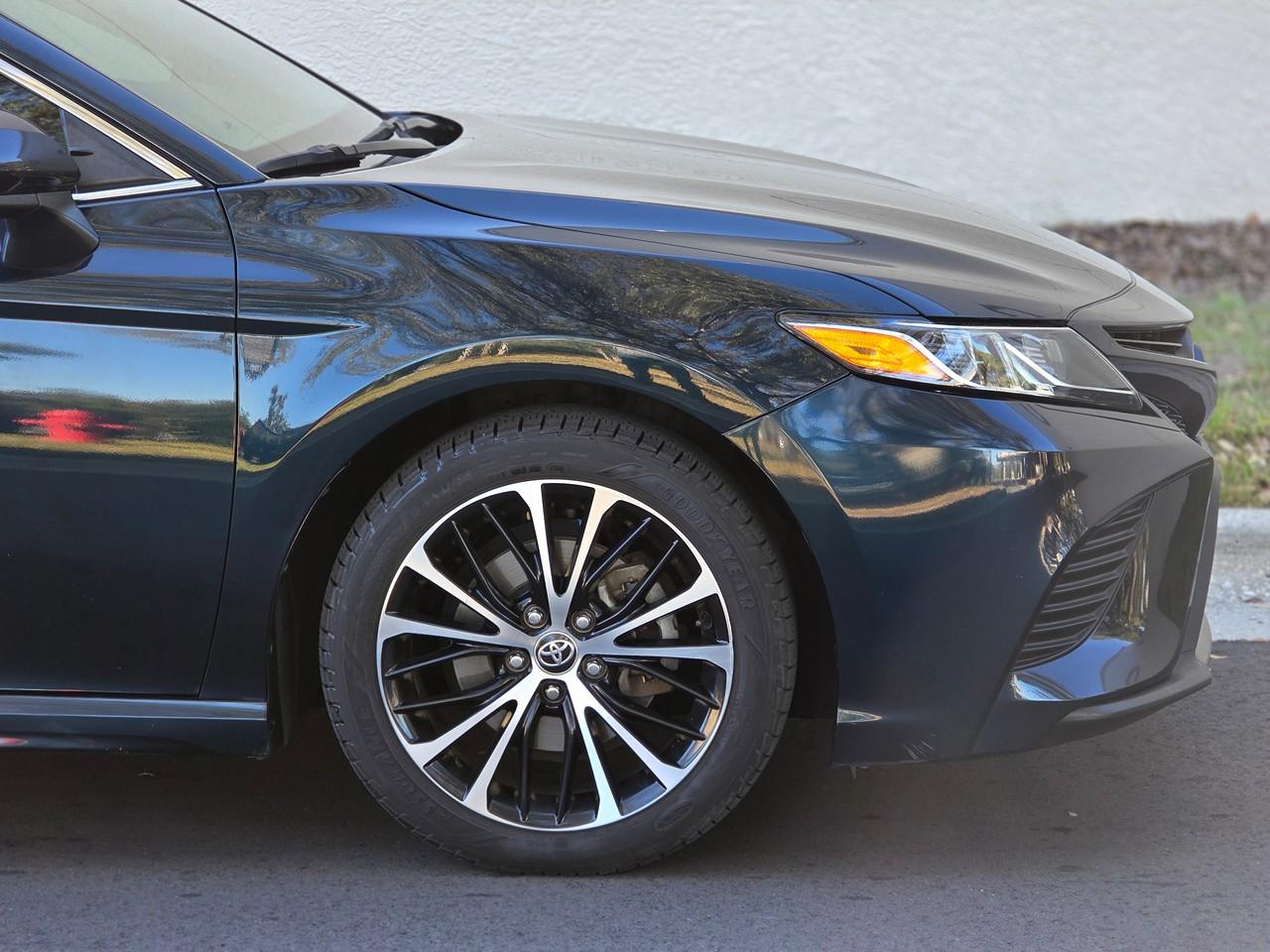 Toyota Camry SE 2020