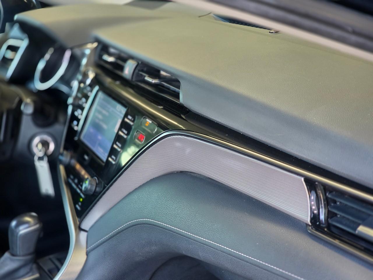 Toyota Camry SE 2020