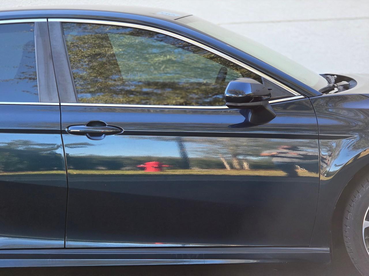 Toyota Camry SE 2020