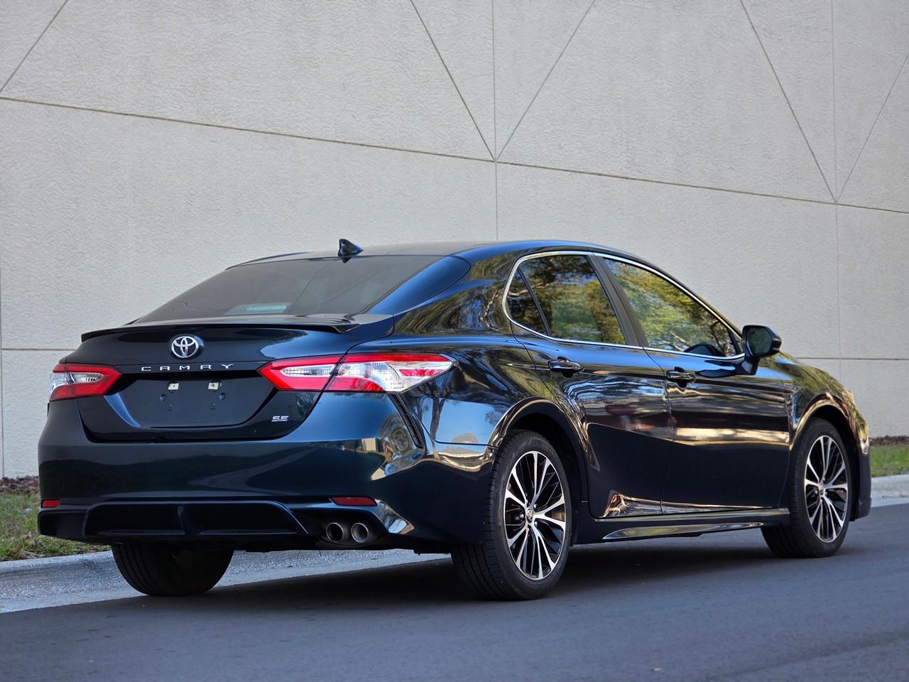 Toyota Camry SE 2020