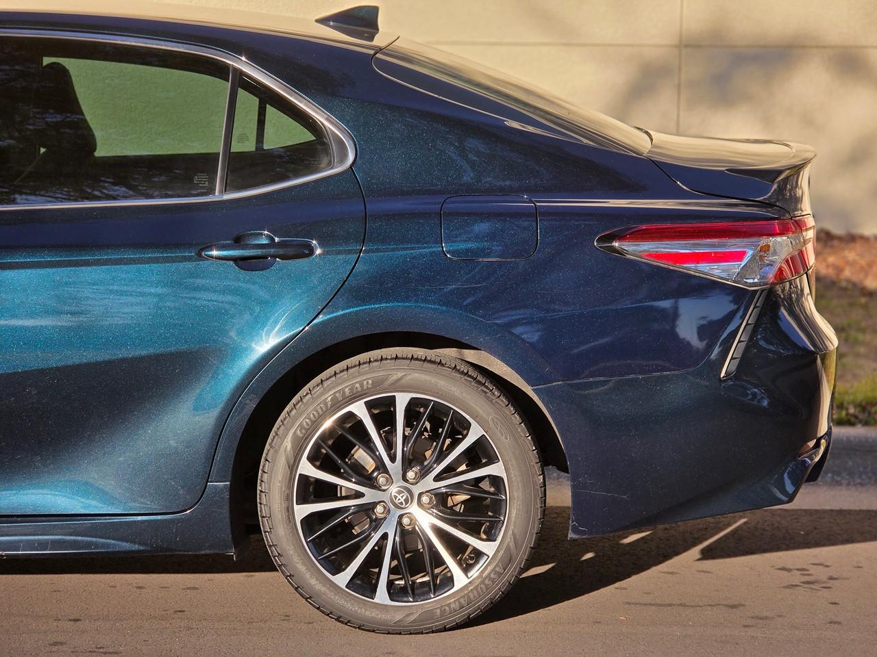 Toyota Camry SE 2020