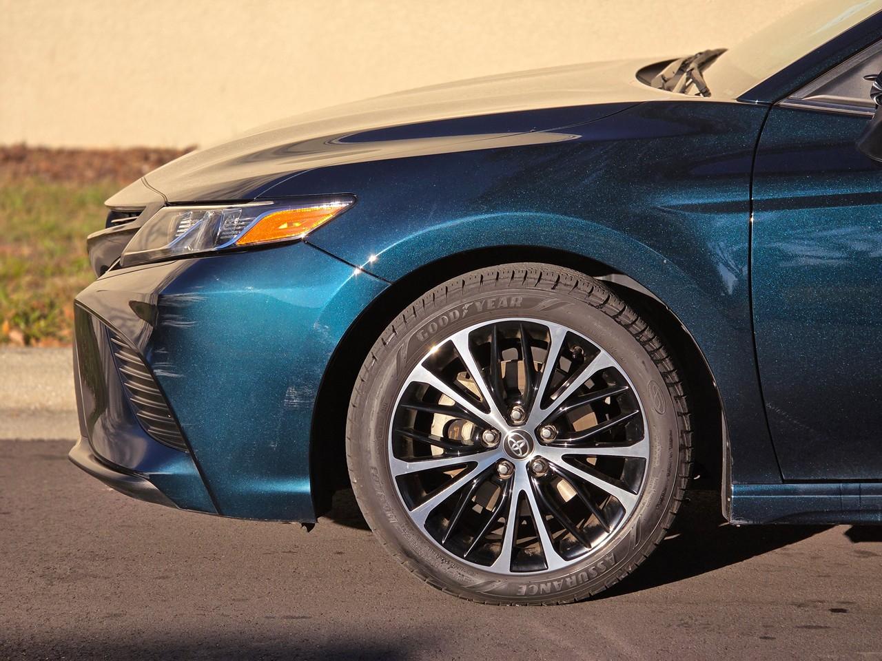 Toyota Camry SE 2020