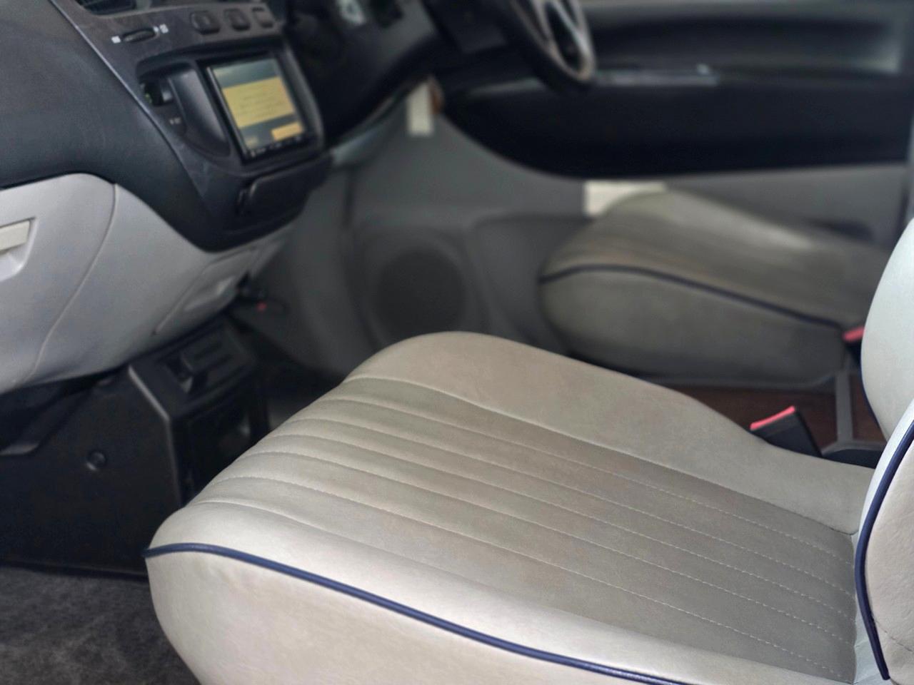 Mitsubishi Delica L400 Space Gear  2000
