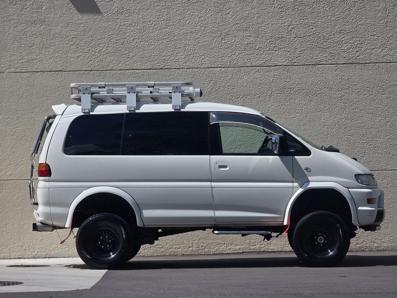 Mitsubishi Delica L400 Space Gear  2000